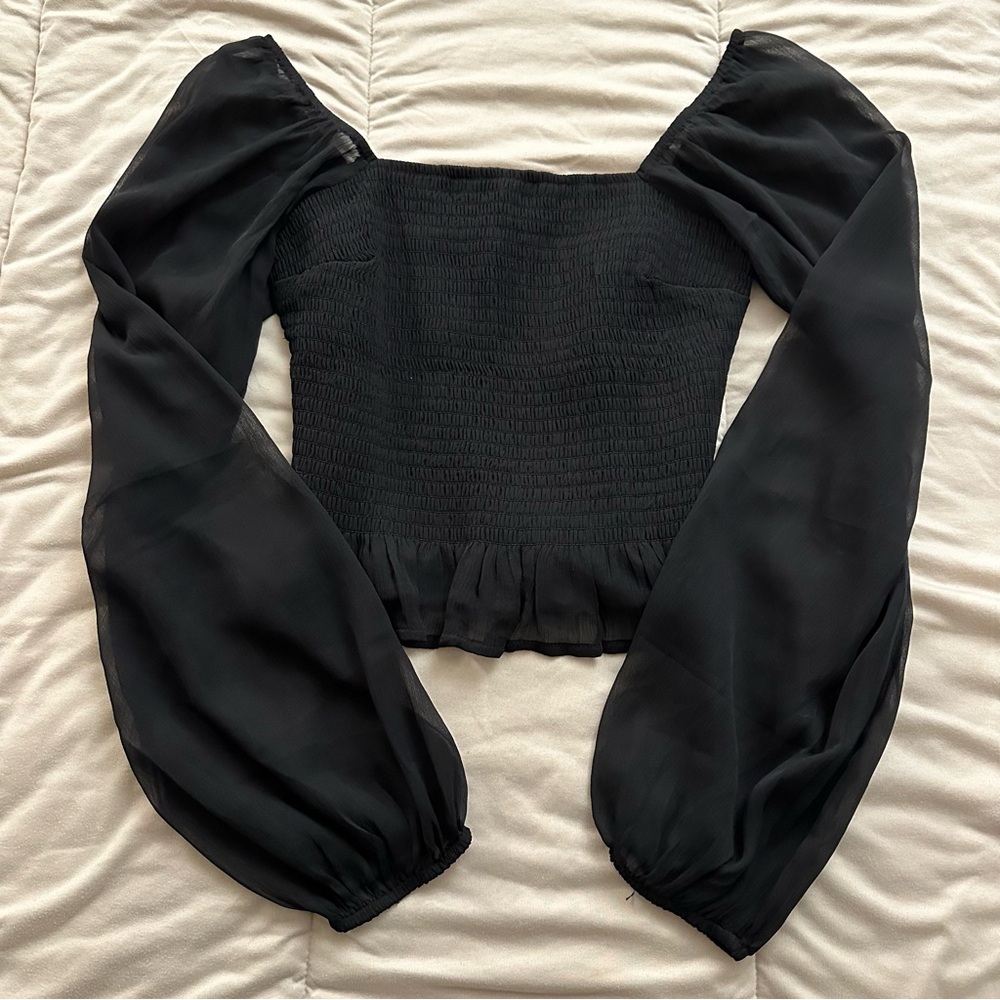 hollister - black ruched puff sleeve top